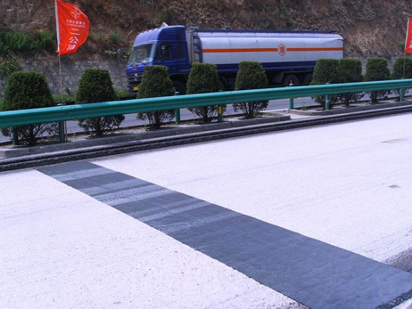 山東路面防裂貼產(chǎn)品介紹