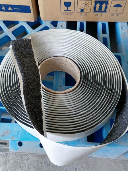 瀝青路面貼縫帶施工要注意什么