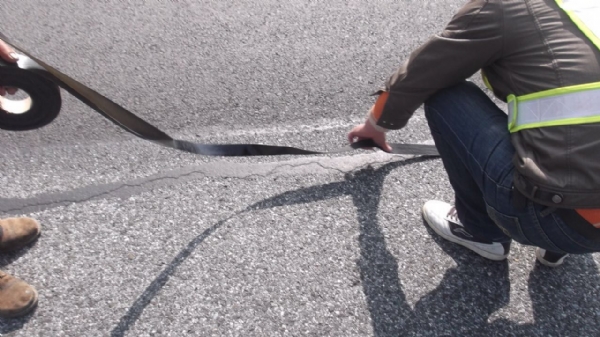 路面貼縫帶使用方法