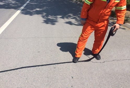 無胎基貼縫帶修補(bǔ)瀝青路面裂縫效果更好