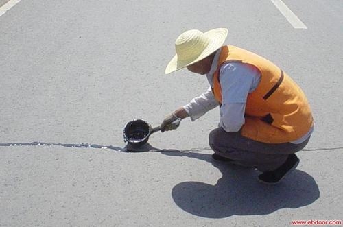 瀝青灌縫膠的特點